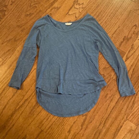 Kenji shirt - longer in the back in the front with scoop neck pretty blue collar - Picture 1 of 8